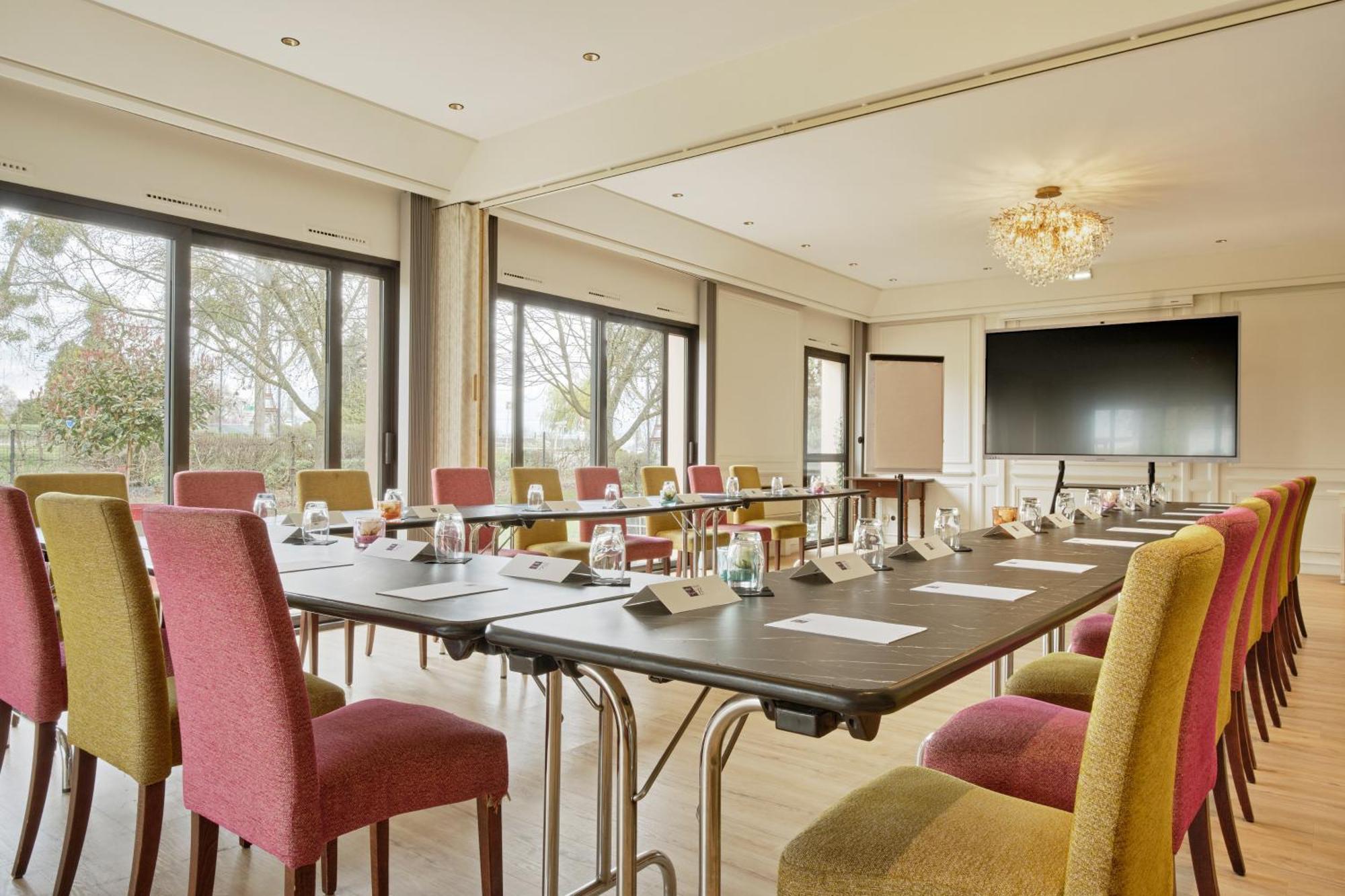 Hotel Restaurant Crystal Erstein Exteriör bild
